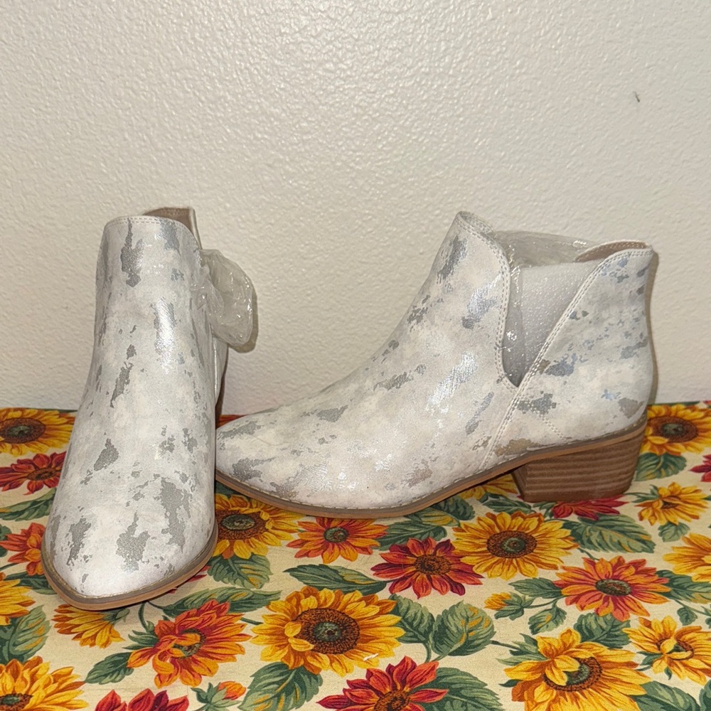 Stylish White Ankle Boots size 10